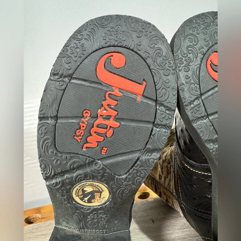 Justin Boots Black and Tan Heeled Boots - Picture 14 of 16